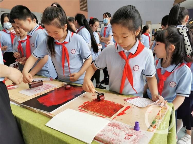 情侣之间是否可以互看手机？游戏画面